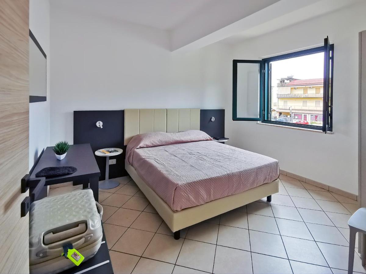 Magico Apartments - 450M Dalla Spiaggia Капо-д'Орландо Экстерьер фото