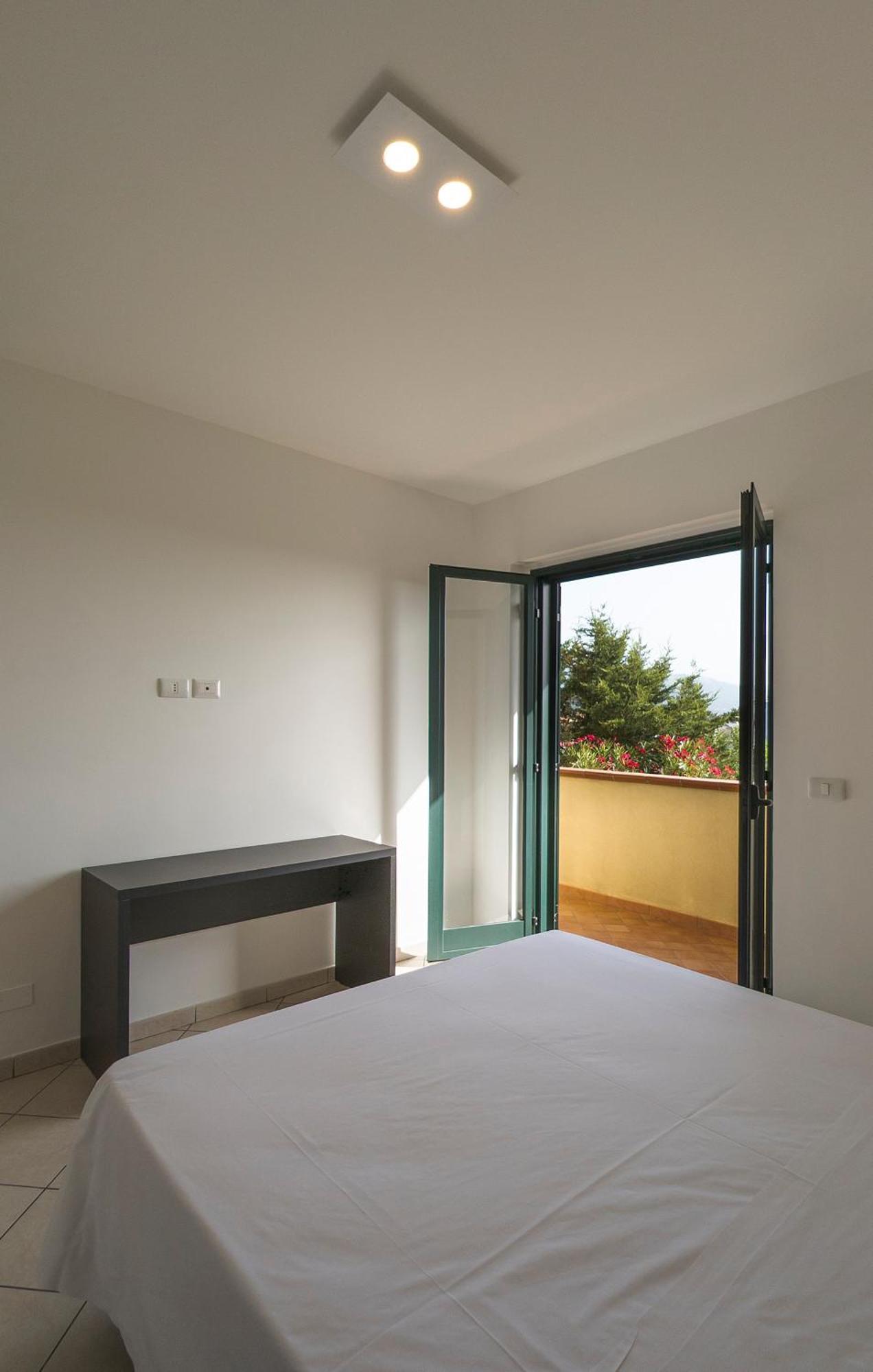 Magico Apartments - 450M Dalla Spiaggia Капо-д'Орландо Экстерьер фото