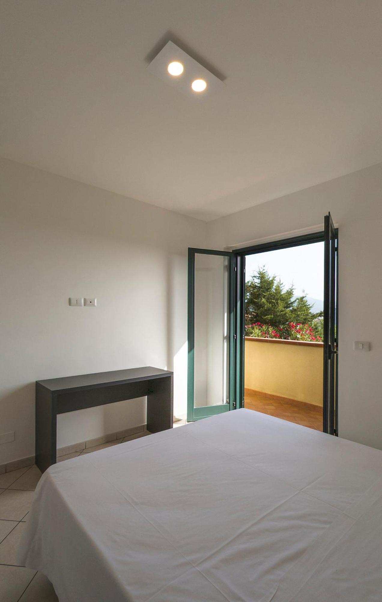 Magico Apartments - 450M Dalla Spiaggia Капо-д'Орландо Экстерьер фото
